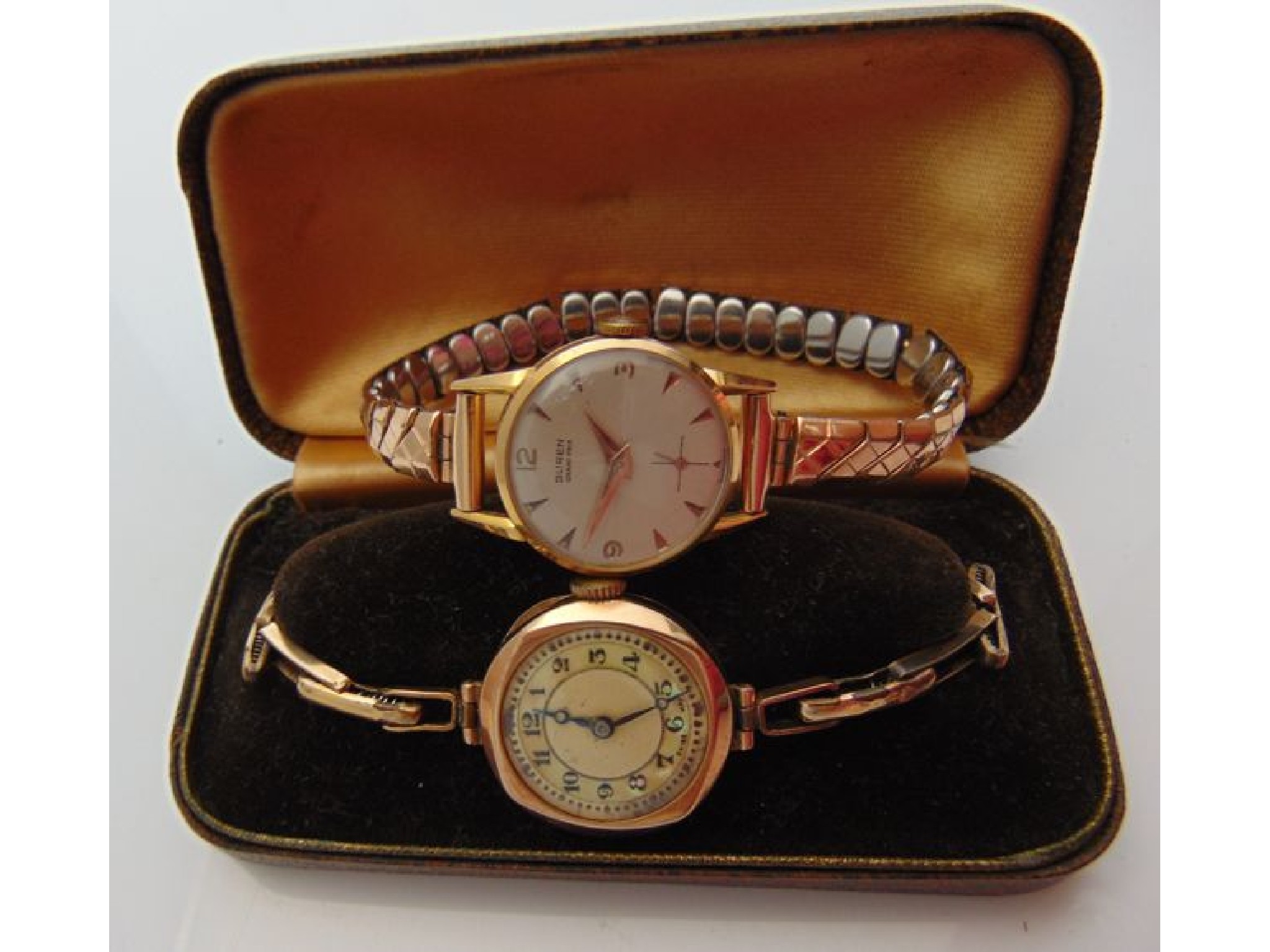 Appraisal: A lady's ct rose gold wristwatch with mother-of-pearl chapter ring