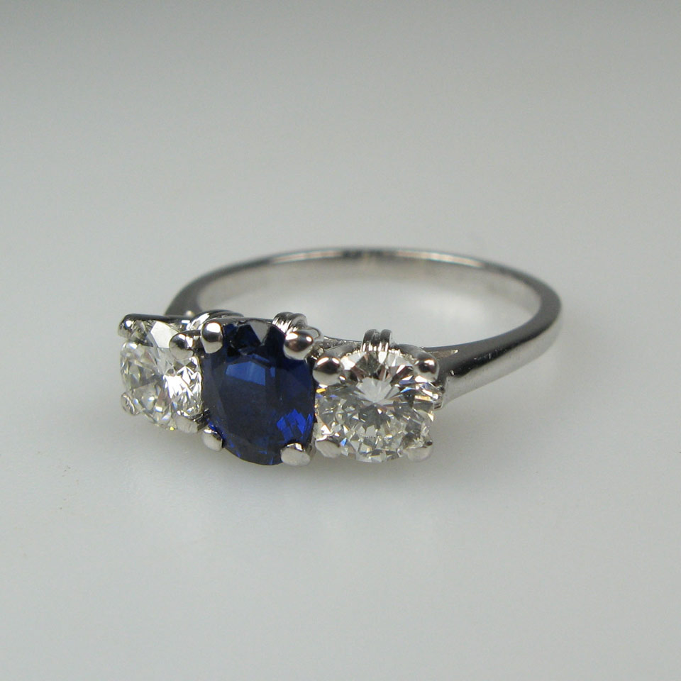 Appraisal: k White Gold Ring set with an oval cut sapphire