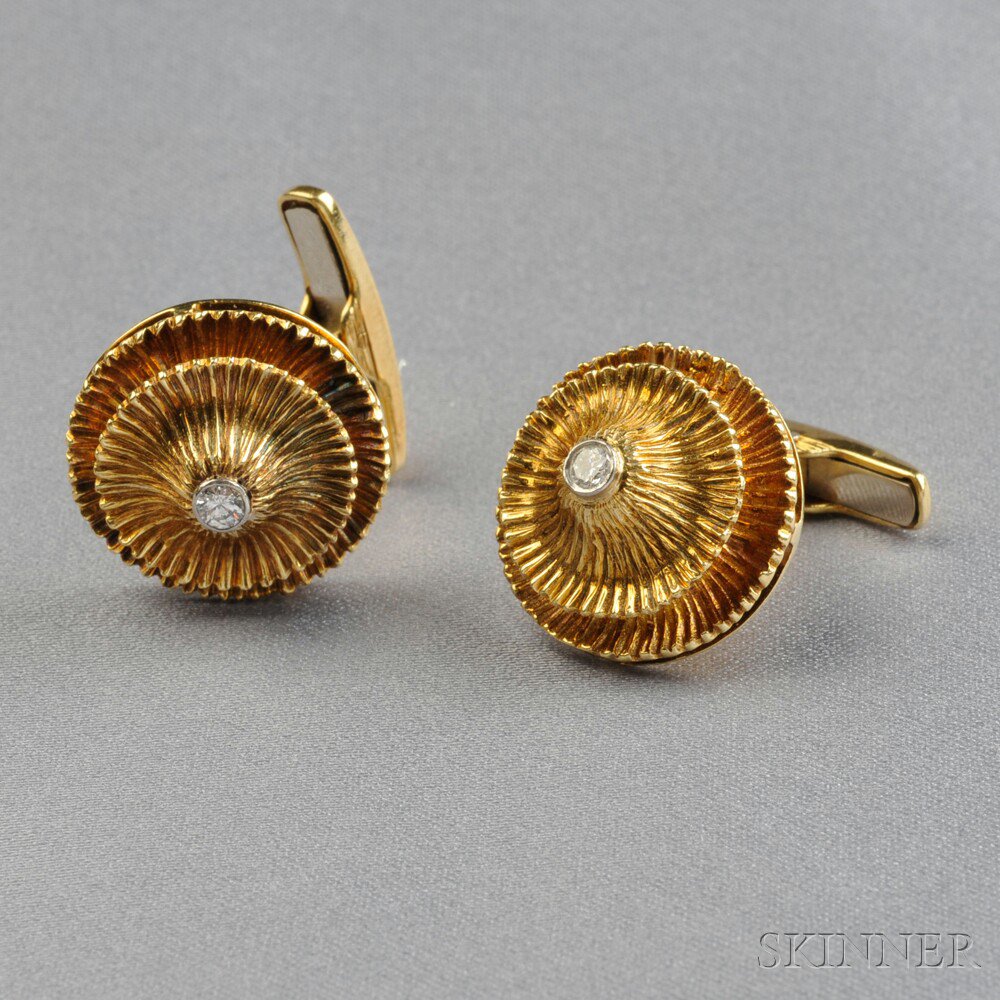 Appraisal: kt Gold and Diamond Cuff Links each centering a full-cut