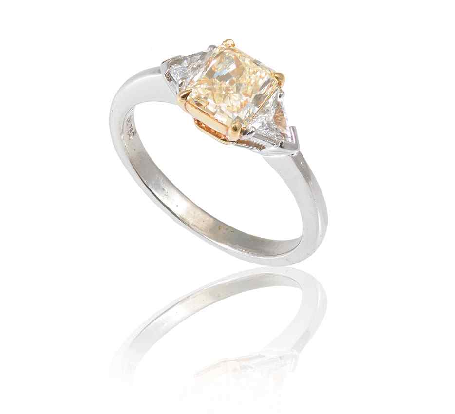 Appraisal: K GOLD CT YELLOW DIAMOND RING K yellow and white