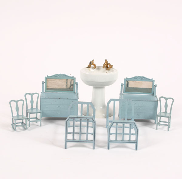 Appraisal: Tootsietoy miniature furniture two dressers two beds three chairs and