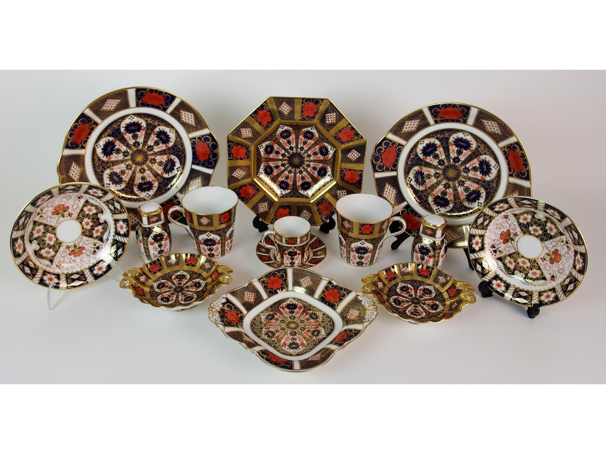 Appraisal: Group of fourteen Royal Crown Derby Imari porcelain table articlescomprising