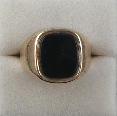 Appraisal: A large ct gold signet ring mounted with a bloodstone