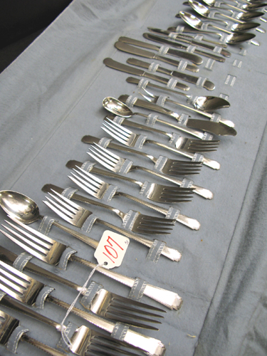 Appraisal: A WALLACE STERLING SILVER FLATWARE SET pieces in the Rhythm