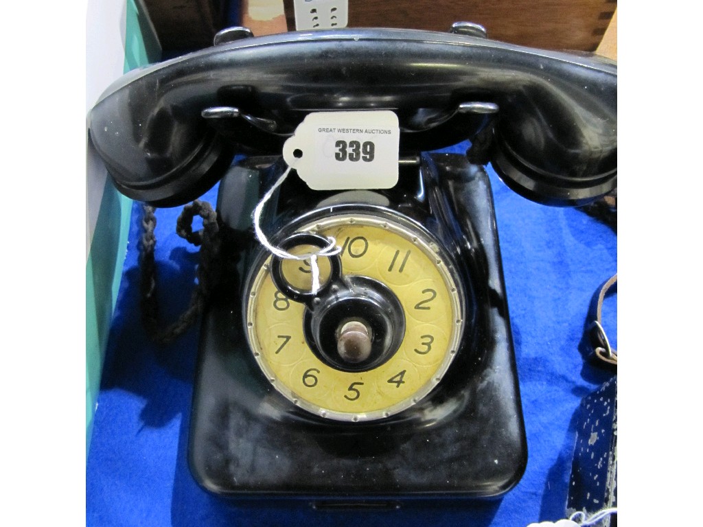 Appraisal: Black bakelite telephone