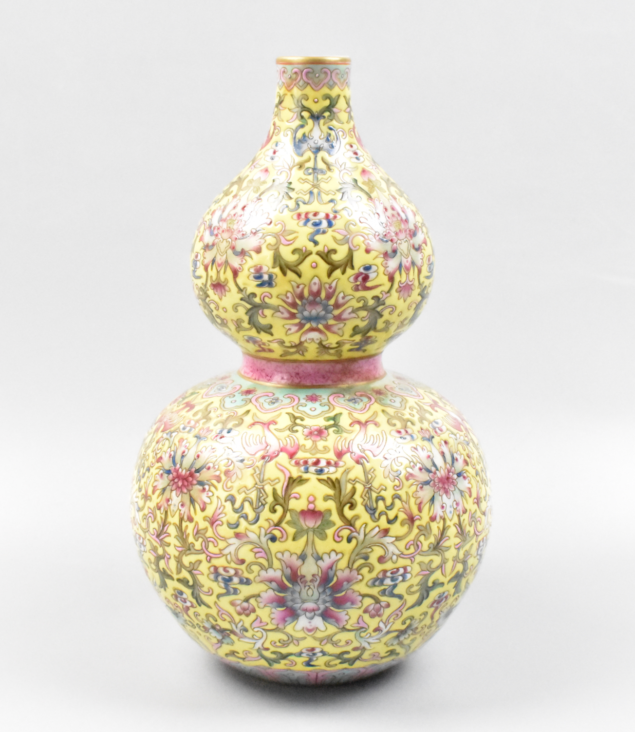 Appraisal: A Chinese double gourd porcelain vase Double gourd form with