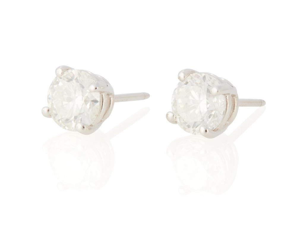 Appraisal: A PAIR OF DIAMOND STUD EARRINGSA pair of diamond stud