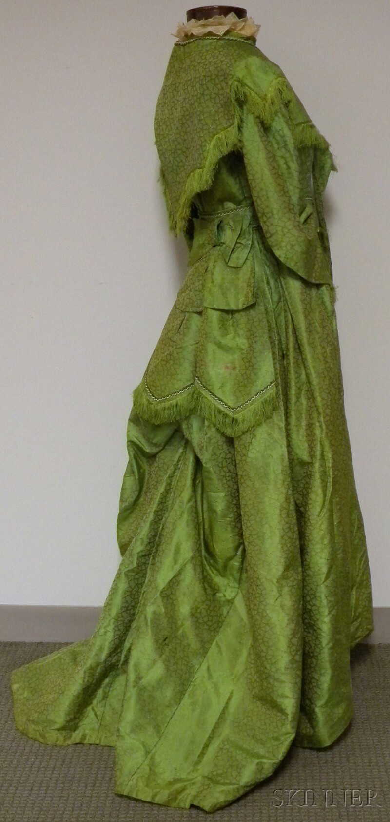 Appraisal: Lady's Victorian Kelly Green Silk Ensemble three-quarter-length sleeve dress with