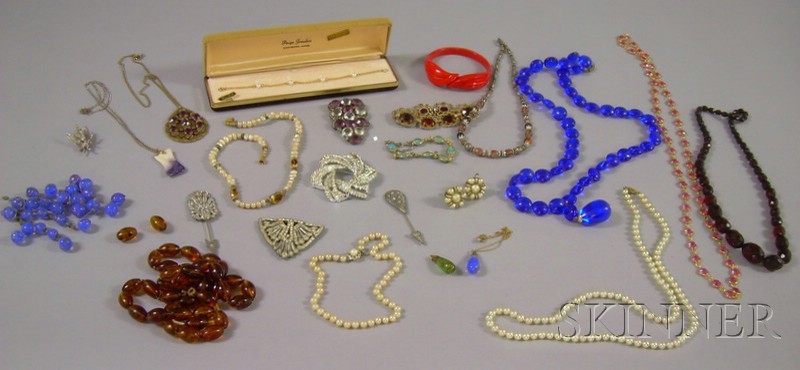 Appraisal: Group of Costume Jewelry including several strands of beads pearl