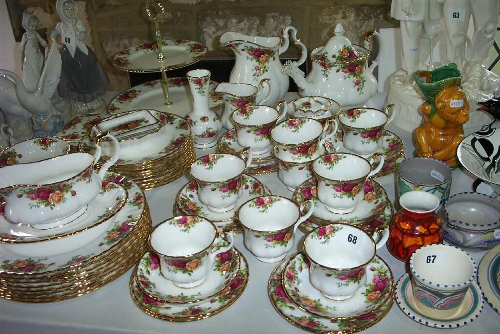 Appraisal: An extensive collection of Royal Albert Old Country Roses pattern