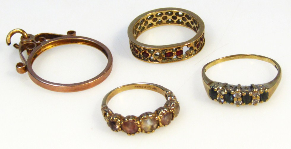 Appraisal: A ct gold dress ring set with small white and