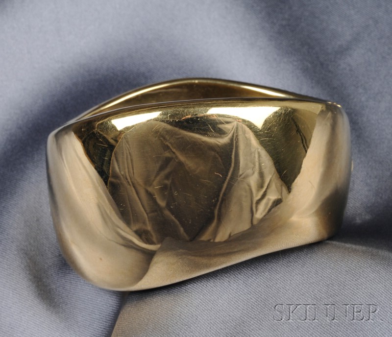 Appraisal: kt Gold Bracelet designed as an abstract hinged form dwt