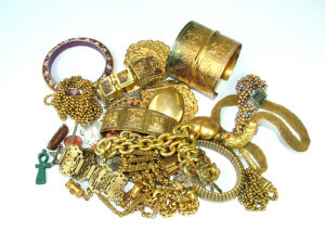 Appraisal: A large collection of Indian and European costume jewellery To