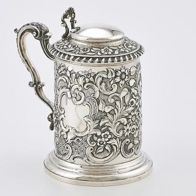 Appraisal: GEORGE IV SILVER TANKARD Cylindrical with dome lid and serpentine