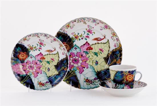 Appraisal: Mottahedeh porcelain plates and cups Tobacco Leaf pattern consisting of