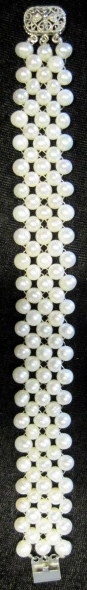 Appraisal: karat white gold pearl bracelet L in