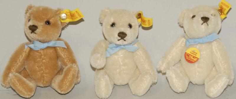 Appraisal: Lot of Small Steiff Bears One is a Teddybar with