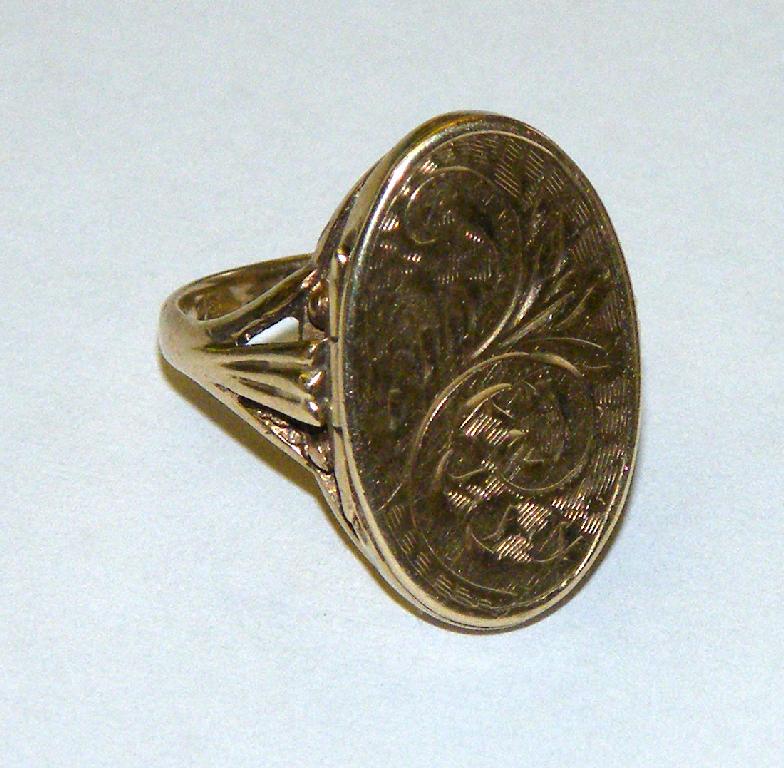 Appraisal: ct oval engraved locket ring grams