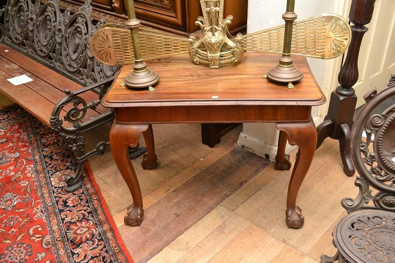 Appraisal: A CHIPPENDALE STYLE HALL TABLE A CHIPPENDALE STYLE HALL TABLE