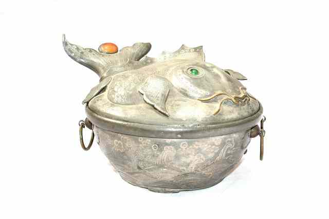 Appraisal: A CHINESE PEWTER TUREEN AND COVER the cover in the