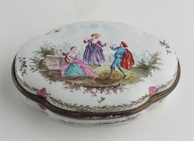 Appraisal: A fa ence quatrefoil box with a hinged lid painted