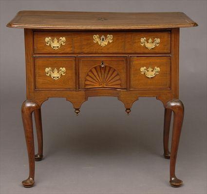 Appraisal: AMERICAN QUEEN ANNE INLAID WALNUT DRESSING TABLE The line-inlaid top