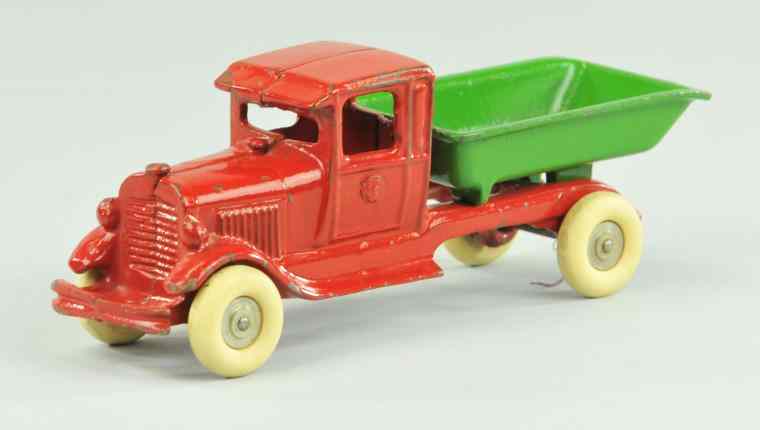 Appraisal: MODEL ''A'' DUMP TRUCK Arcade red enclosed cab w green