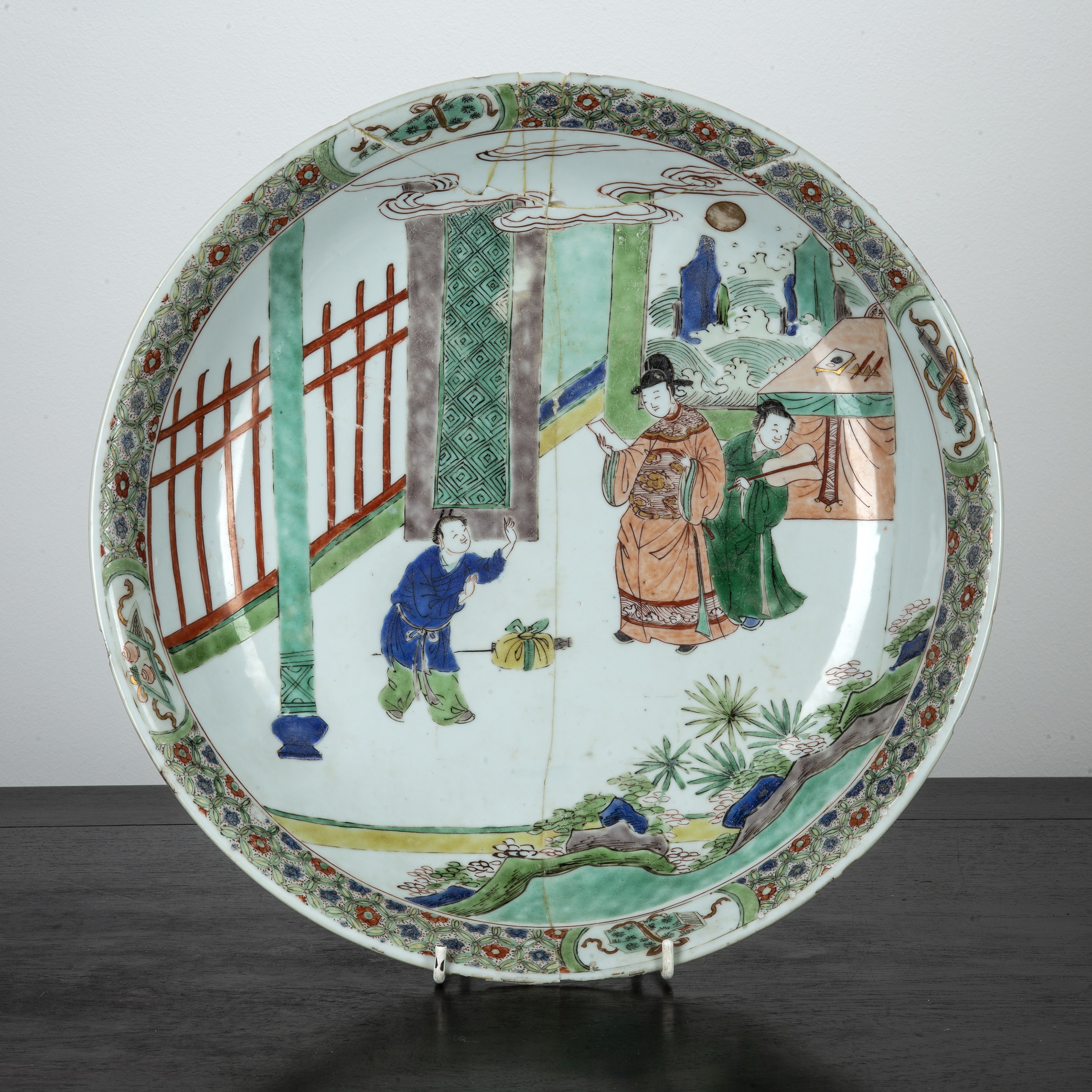 Appraisal: Large famille verte charger Chinese Kangxi period decorated with a