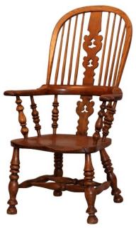 Appraisal: An English Oak Windsor Chair Early th century With vasiform