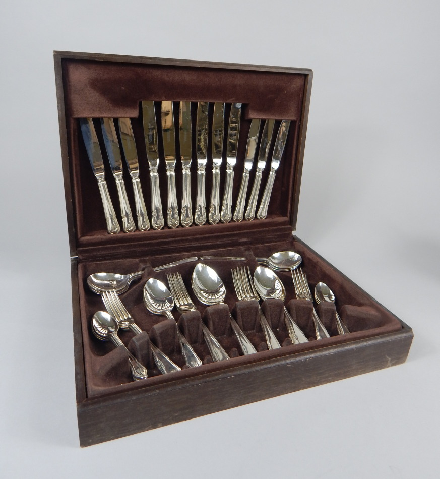 Appraisal: A part canteen of cutlery for approximately six place settings