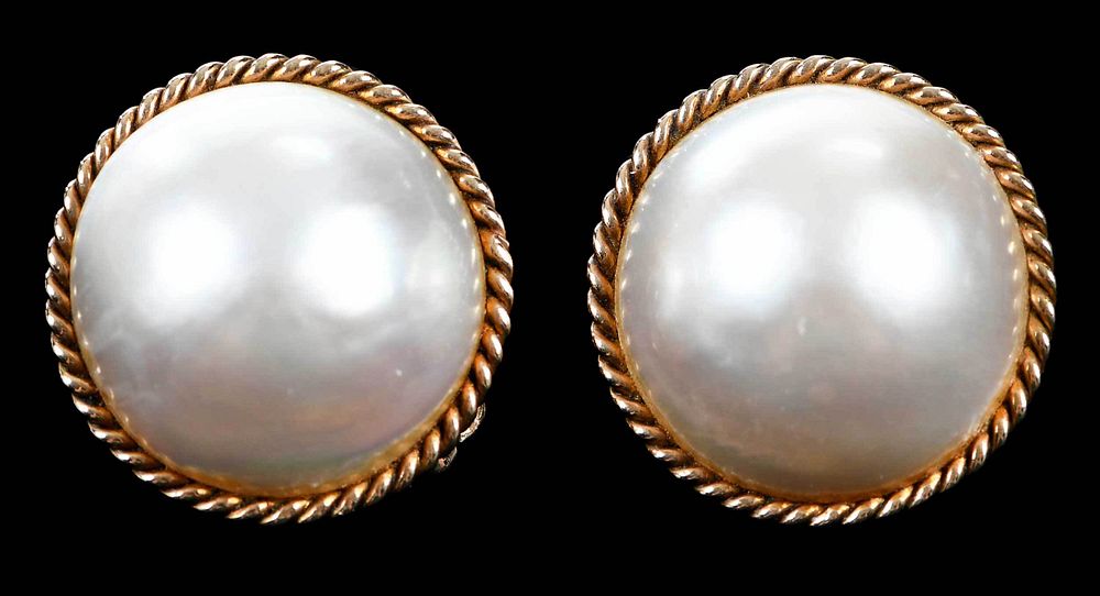 Appraisal: kt Pearl Earclips each with one mabe pearl approx mm