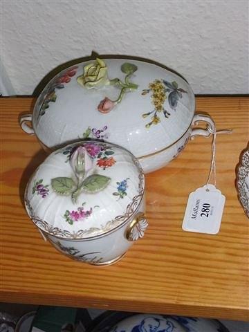 Appraisal: A HEREND PORCELAIN OVAL SMALL TUREEN and cover with flower