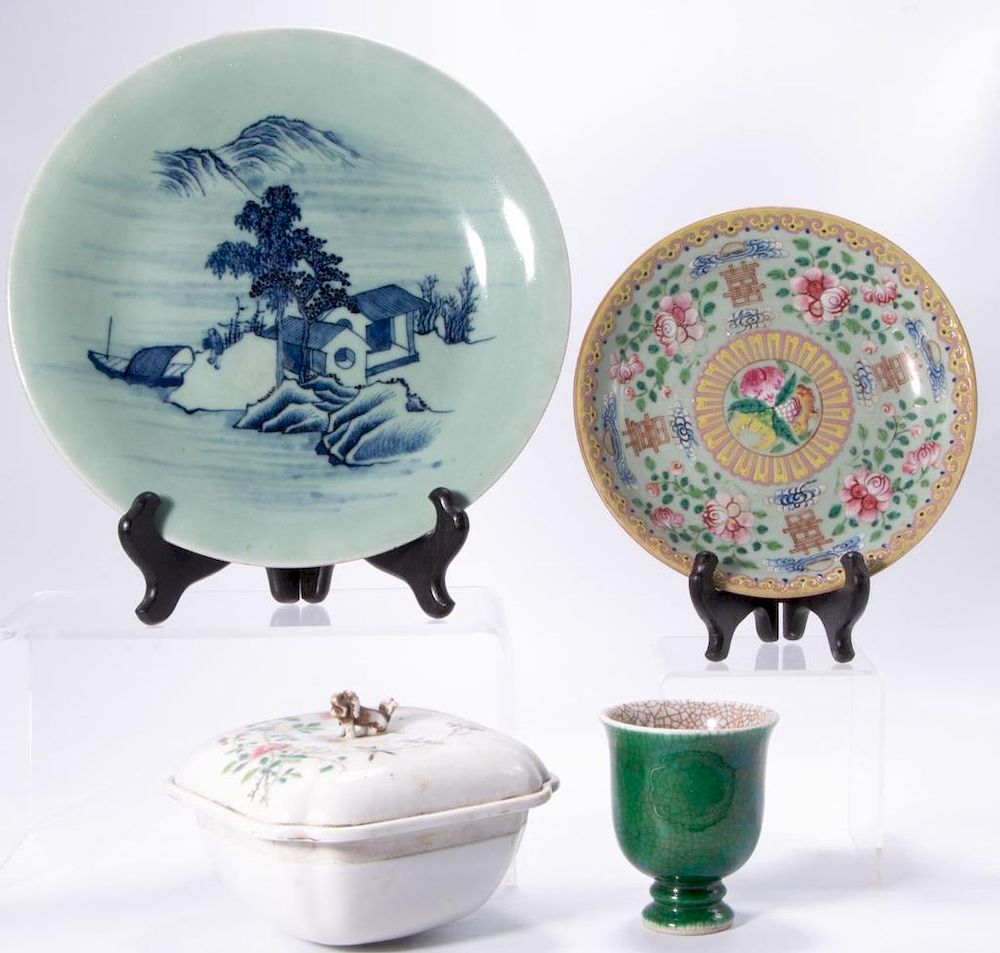 Appraisal: Four pieces of th century Chinese porcelain A thcentury Chinese