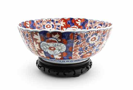 Appraisal: An English Porcelain Center Bowl of circular form with Imari