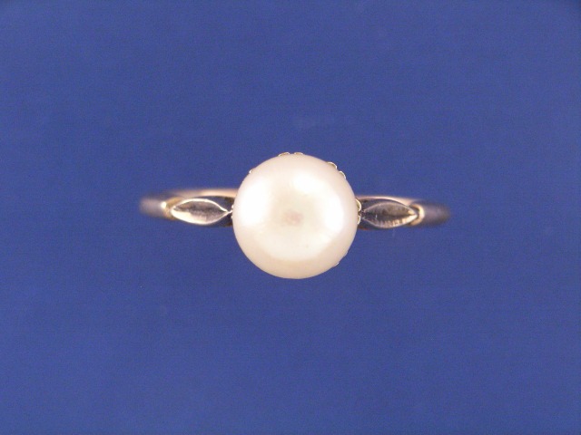 Appraisal: A ct gold cultured pearl set dress ring ring size