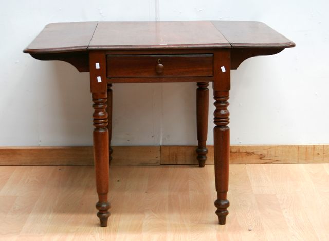 Appraisal: An Australian cedar pembroke table