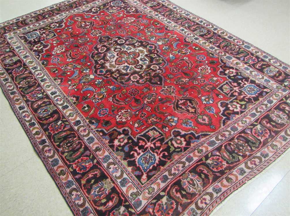 Appraisal: HAND KNOTTED PERSIAN CARPET Hamadan tribal region northwestern Iran floral