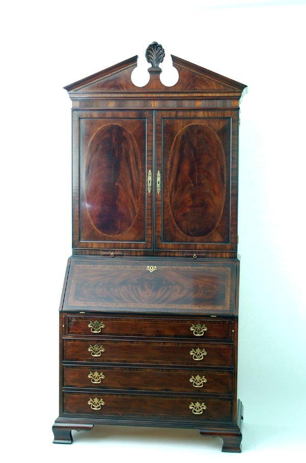 Appraisal: Drexel Heirlooms by Heritage secretary desk Top with two blind