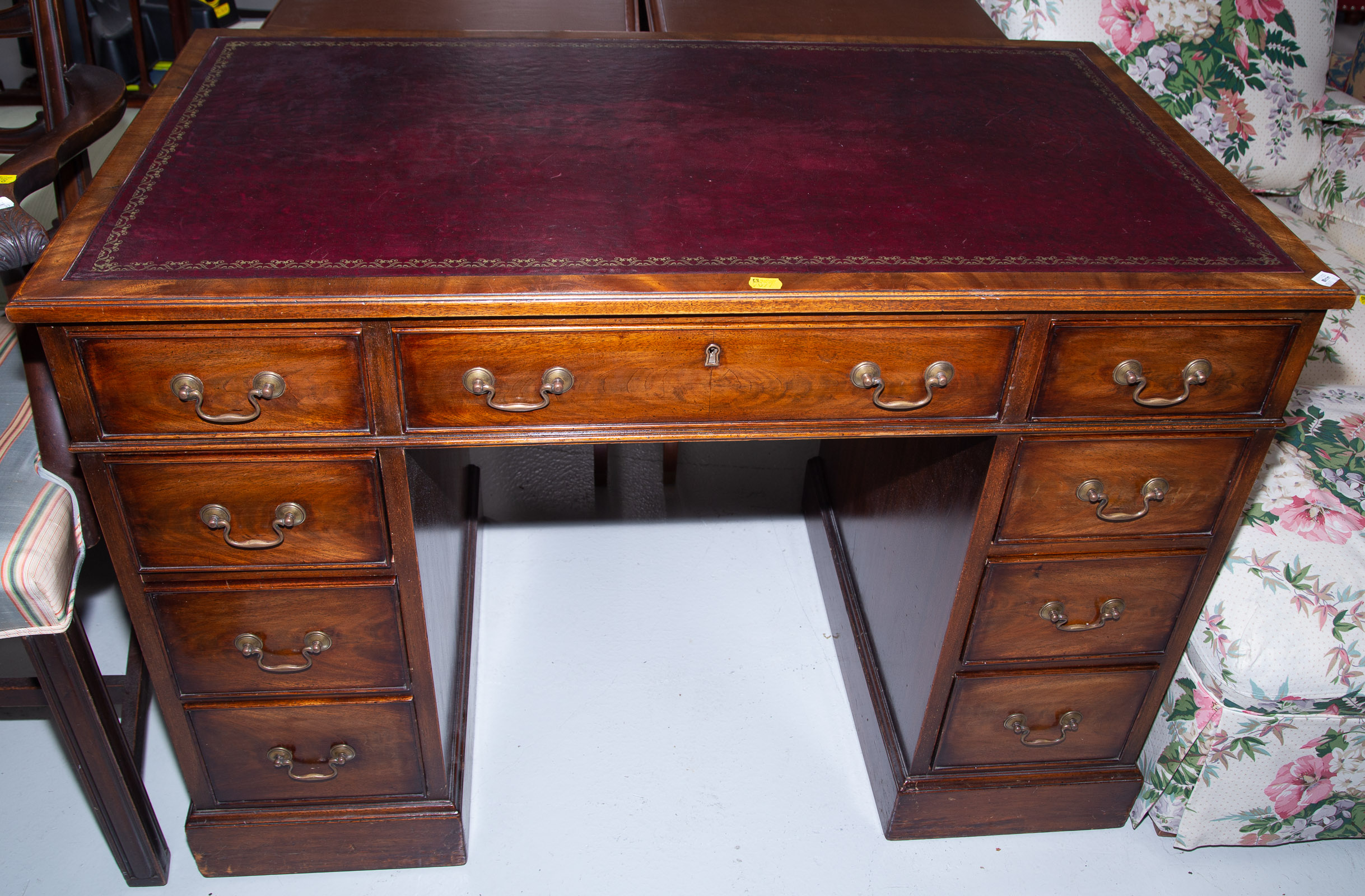 Appraisal: MAHOGANY KNEE HOLE DESK WITH LEATHER TOP rd quarter th