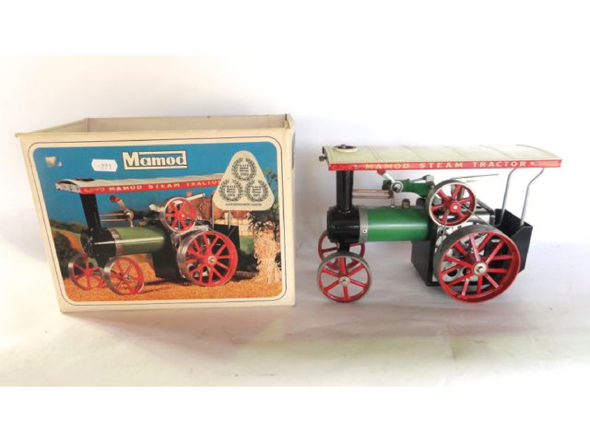 Appraisal: A boxed Mamod steam tractor engine