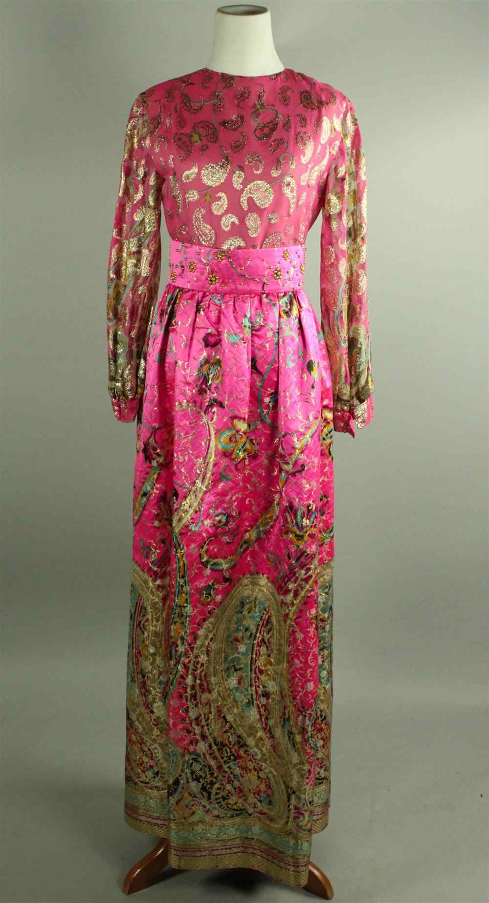 Appraisal: OSCAR DE LA RENTA PINK SILK DAMASK EVENING GOWN with