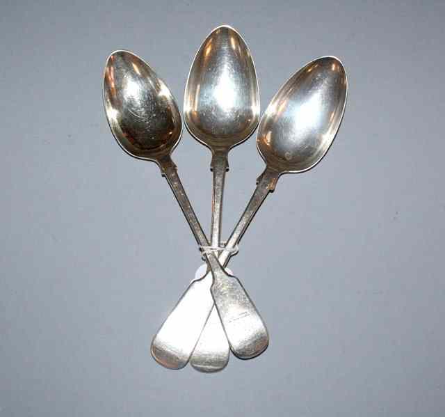 Appraisal: A PAIR OF SCOTTISH SILVER FIDDLE PATTERN TABLESPOONS Glasgow by