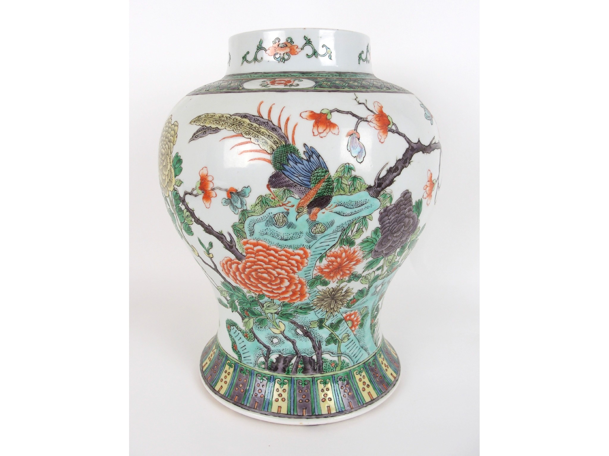 Appraisal: A Chinese famille verte ginger jarpainted with birds and insects