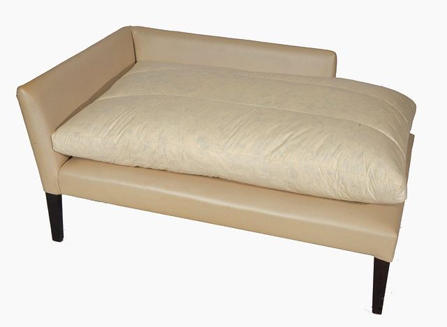 Appraisal: A CONTEMPORARY CREAM LEATHER UPHOLSTERED DAY BED standing on square