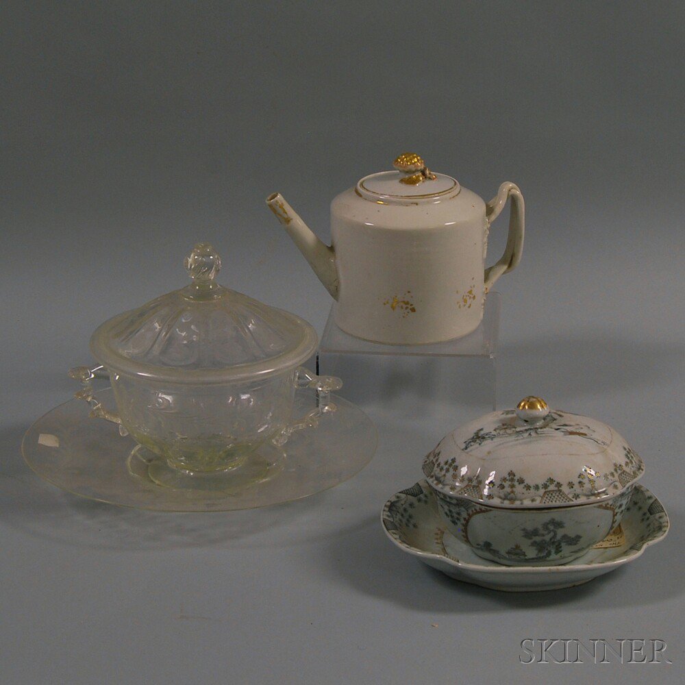 Appraisal: Three Pieces of Chinese Export Porcelain and Two Pieces of