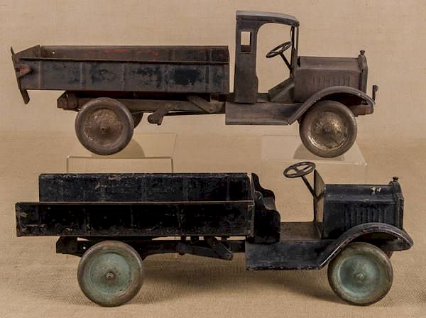 Appraisal: Two Buddy L pressed steel dump trucks '' l Two