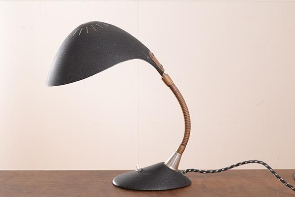 Appraisal: A DAYDREAM DESK LAMP A DAYDREAM DESK LAMP