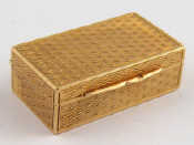 Appraisal: An carat gold French pill box with Paris hallmarks and