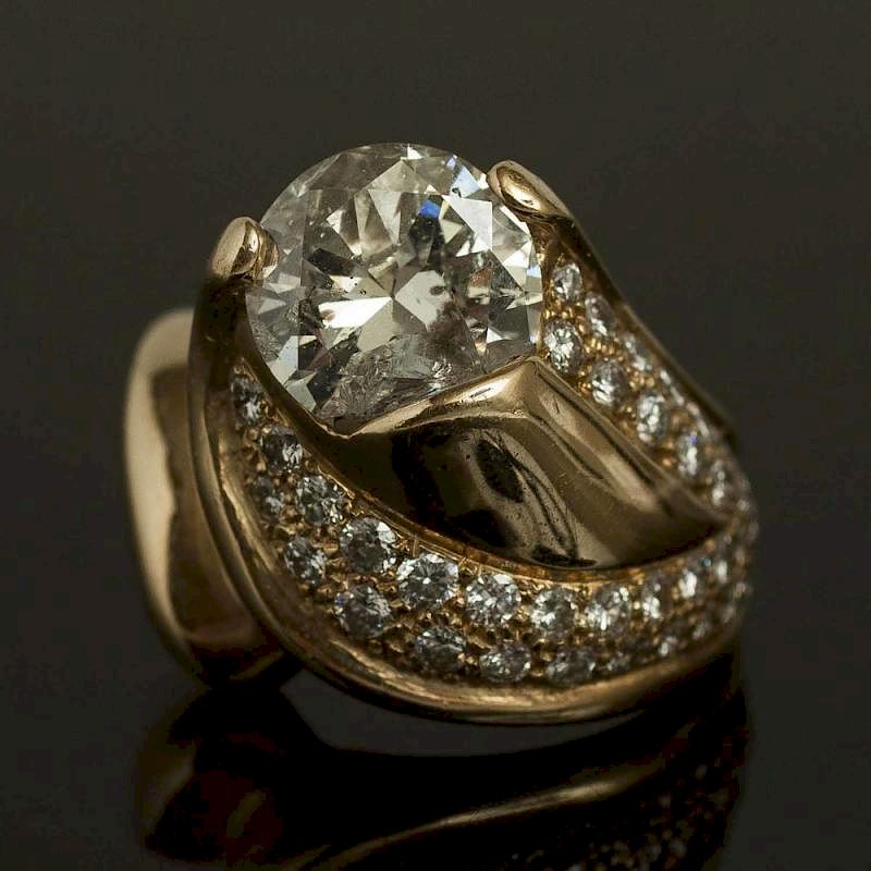 Appraisal: Diamond k RIng Diamond k ring containing one RB broken