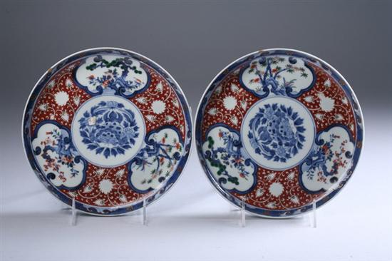 Appraisal: SIX JAPANSE IMARI PORCELAIN PLATES Meiji period Painted with three